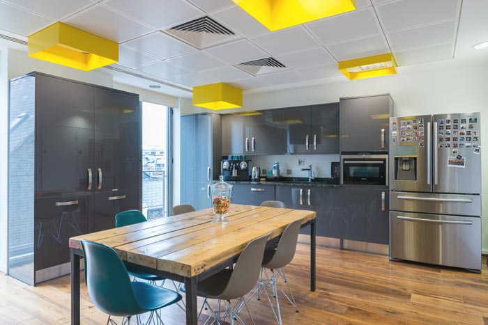 金融服务公司办公室茶水间装修设计案例效果图