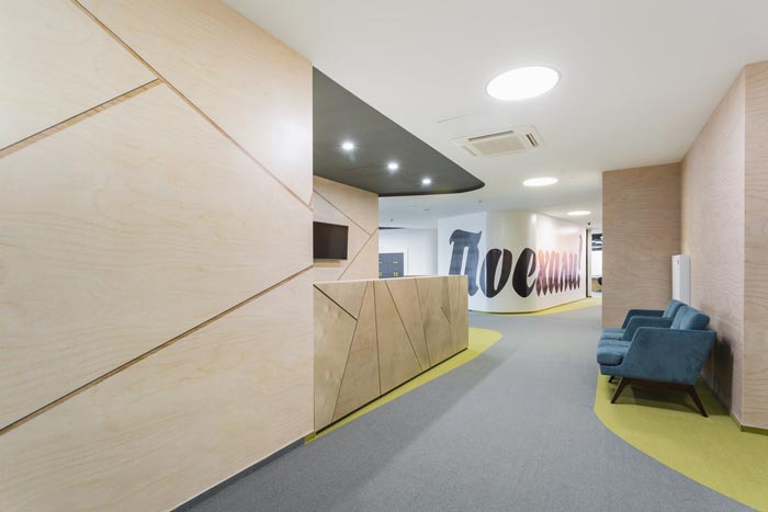 互联网金融公司办公室前台装修设计案例效果图